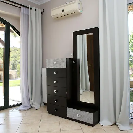Fuer 6 Personenund 2 Auf Lefkada Holiday home Tsoukaladhes